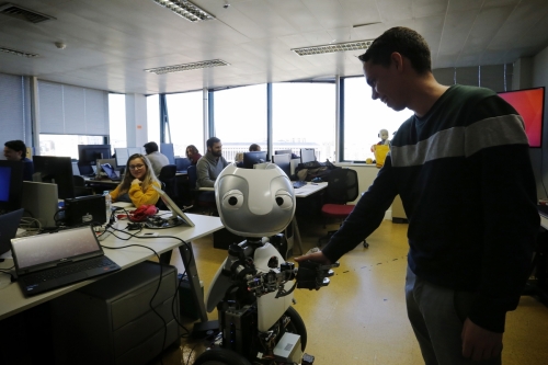 Reportagem sobre robôs em Portugal, para a revista Domingo.